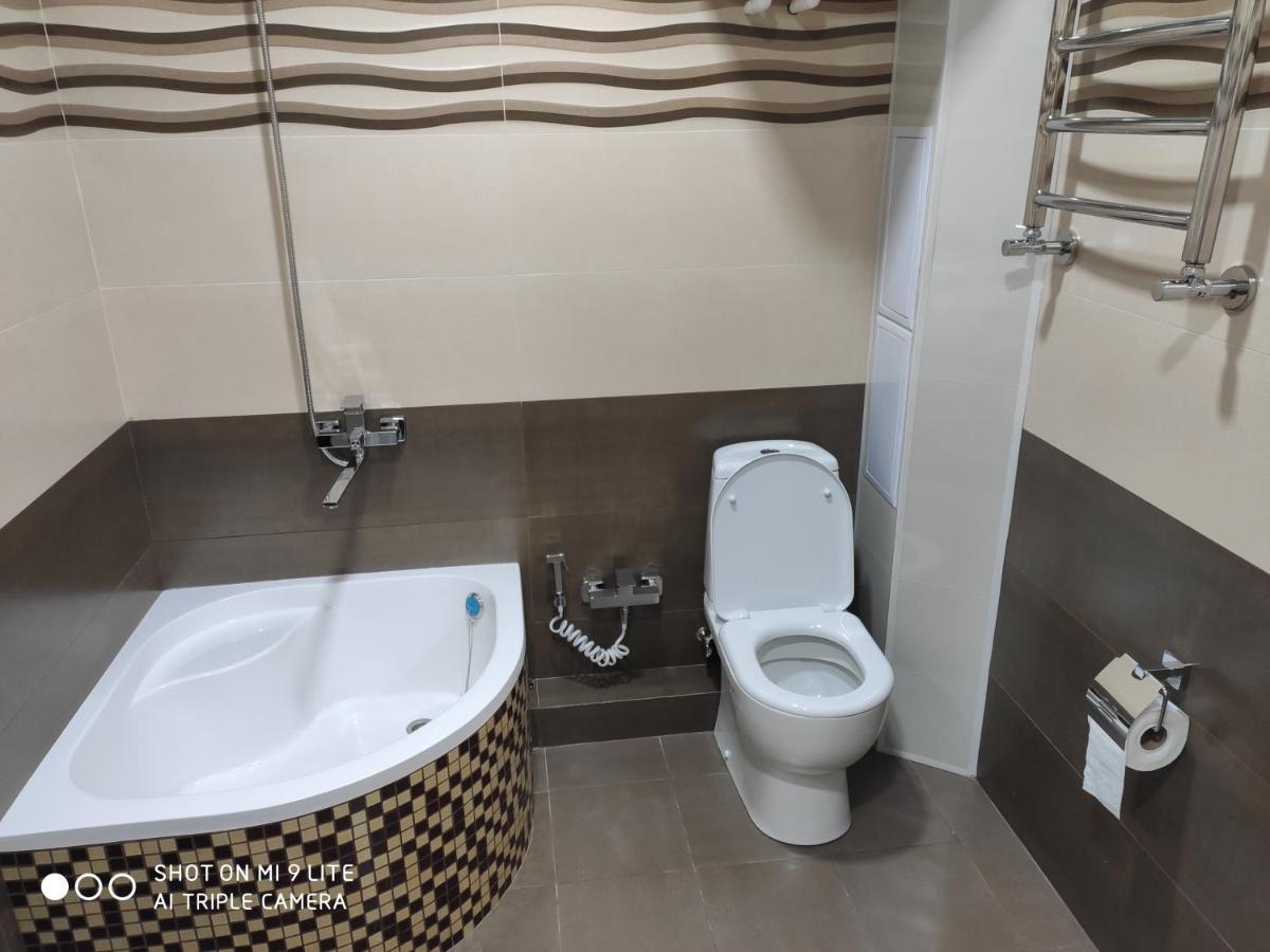 1-Bedroom Apartment In The Very City Center Tasjkent Exteriör bild